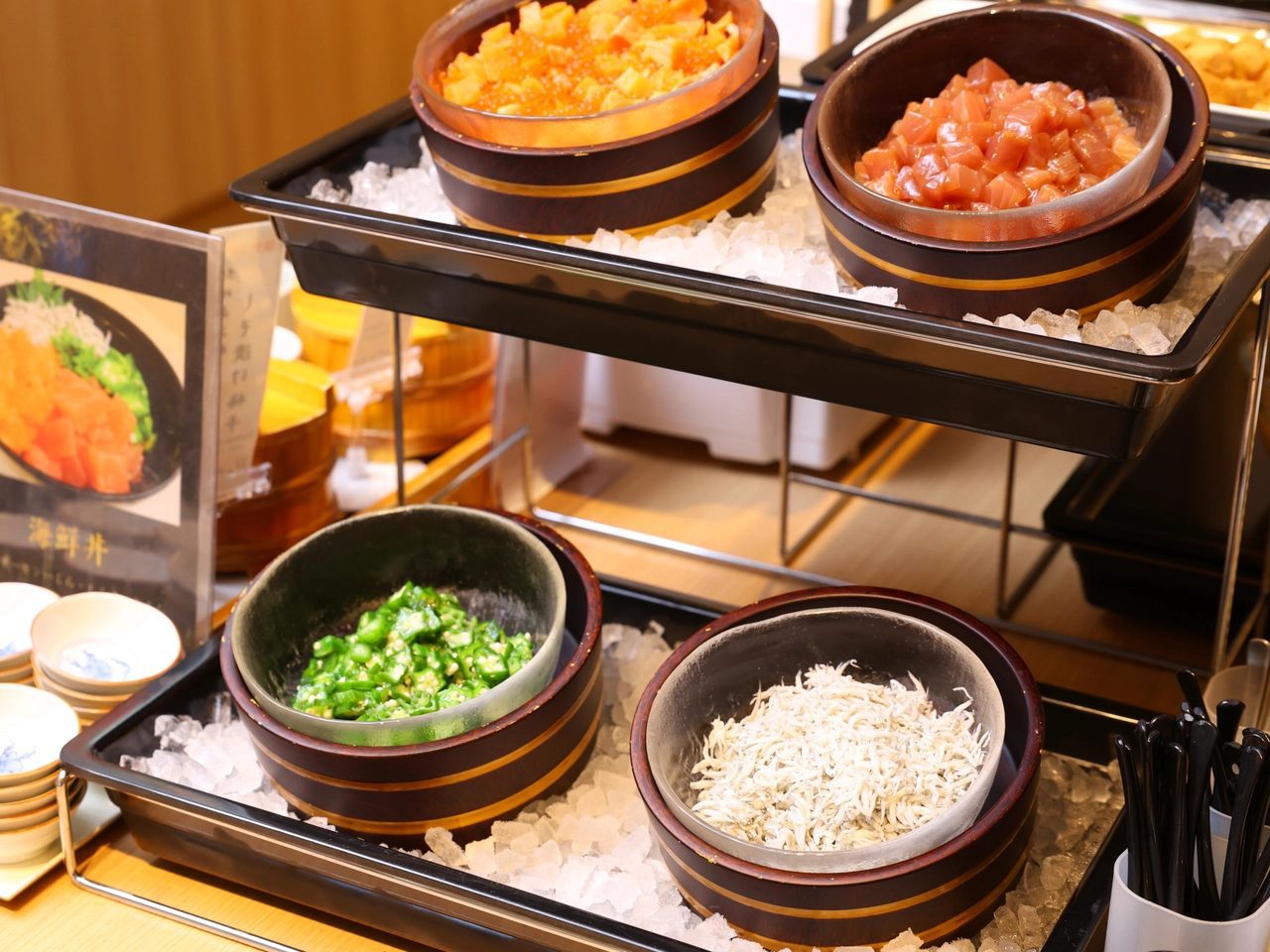 Dormy Inn PREMIUM 和歌山 早餐的海鮮丼配料吧