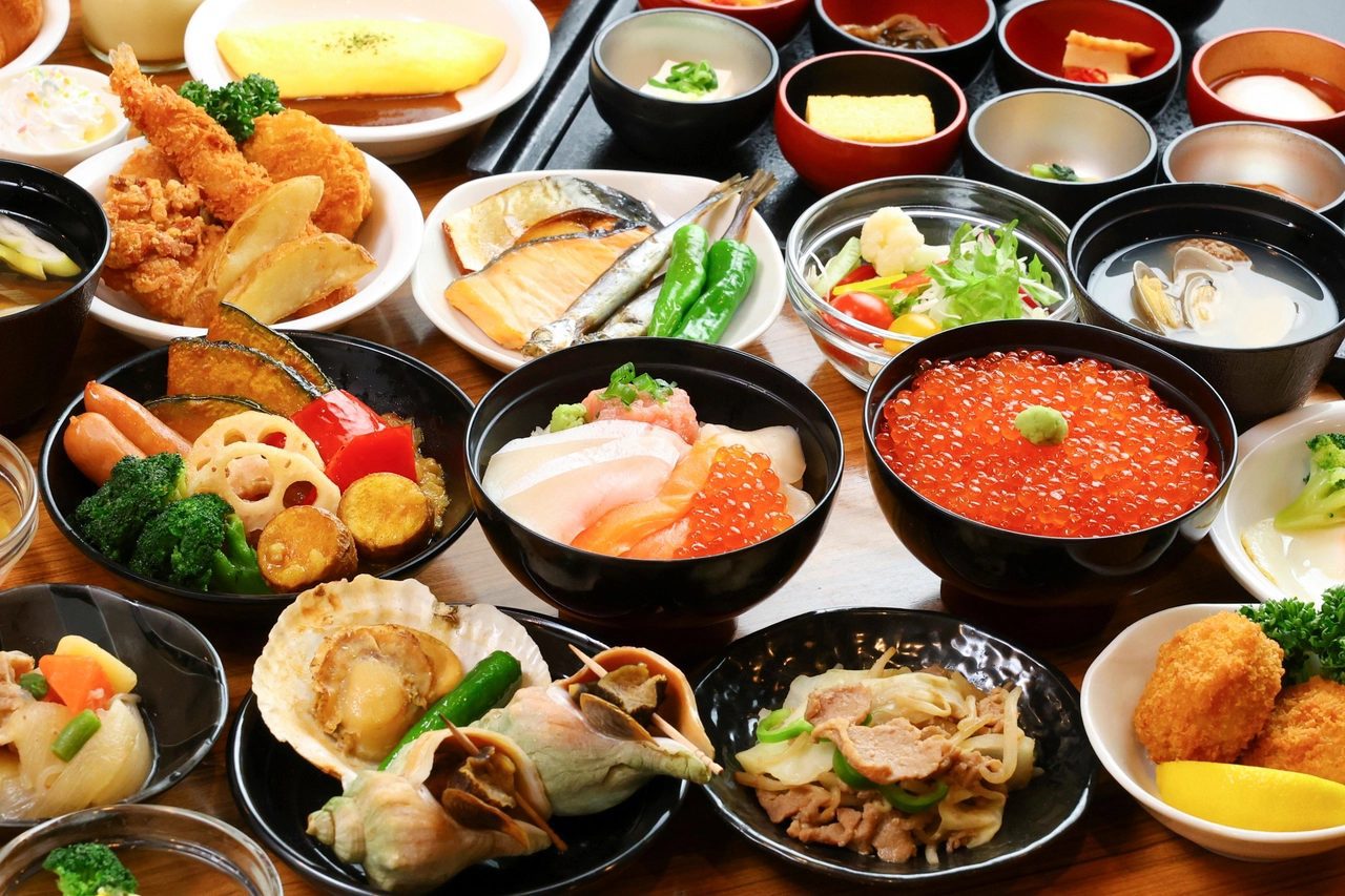 Dormy Inn 札幌 ANNEX 早餐的自助餐檯