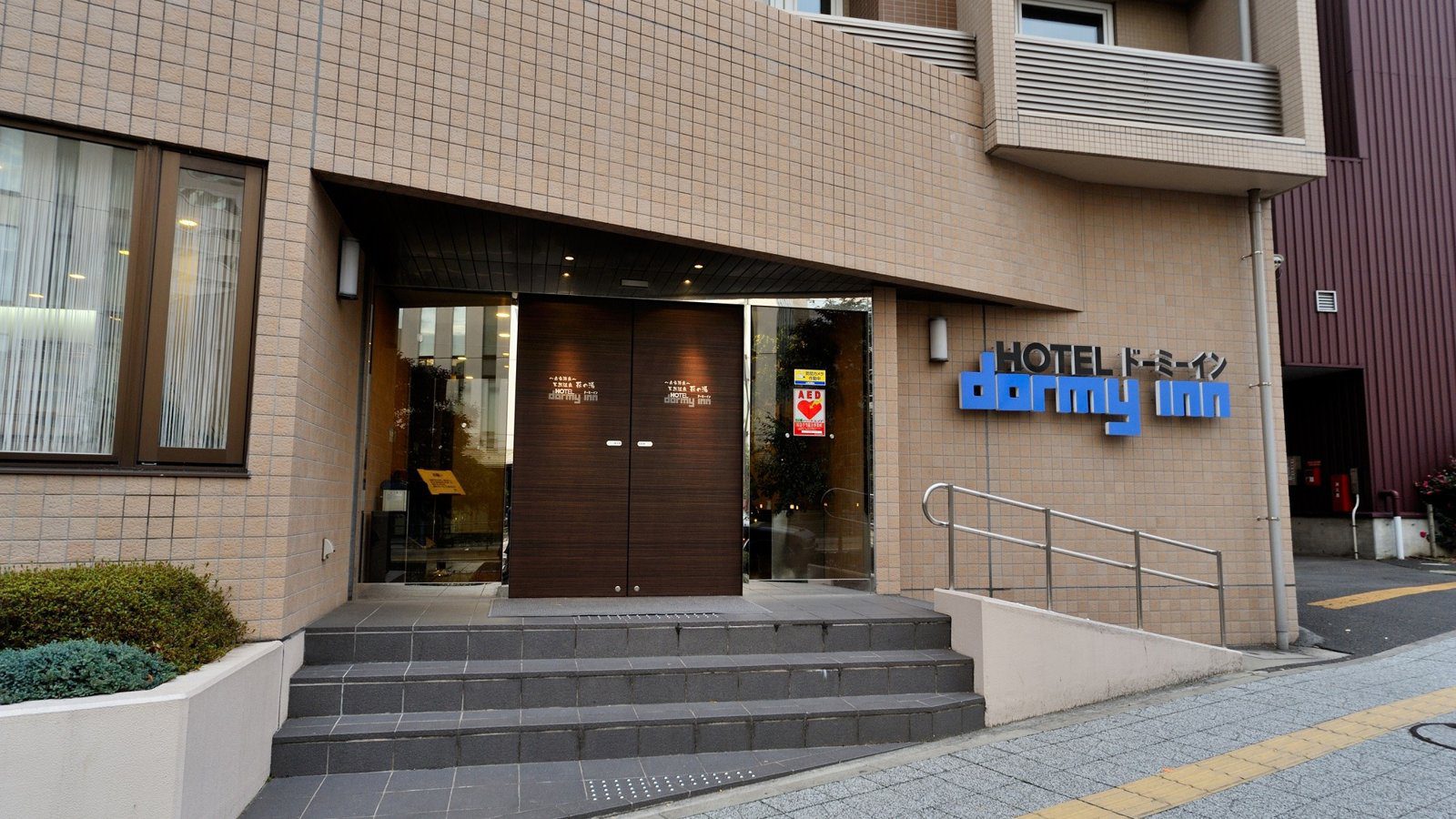 Dormy Inn 仙台站前 有台階的飯店正門入口