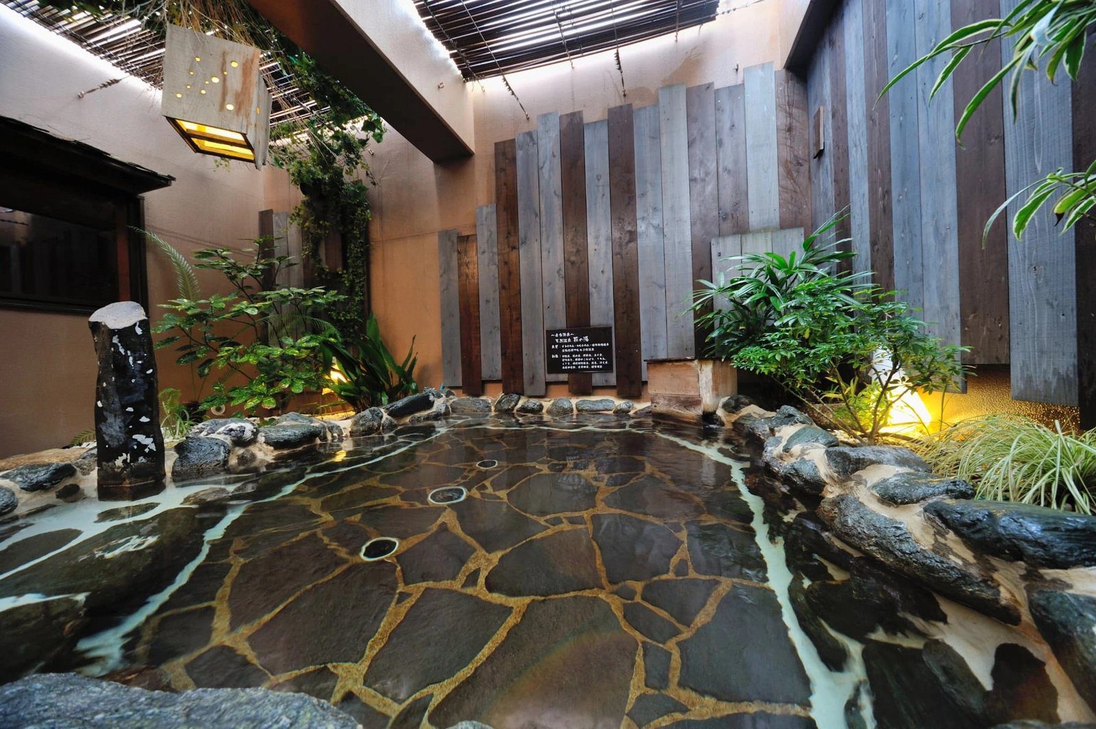 Dormy Inn 仙台站前 9 樓石砌的自家源泉露天風呂