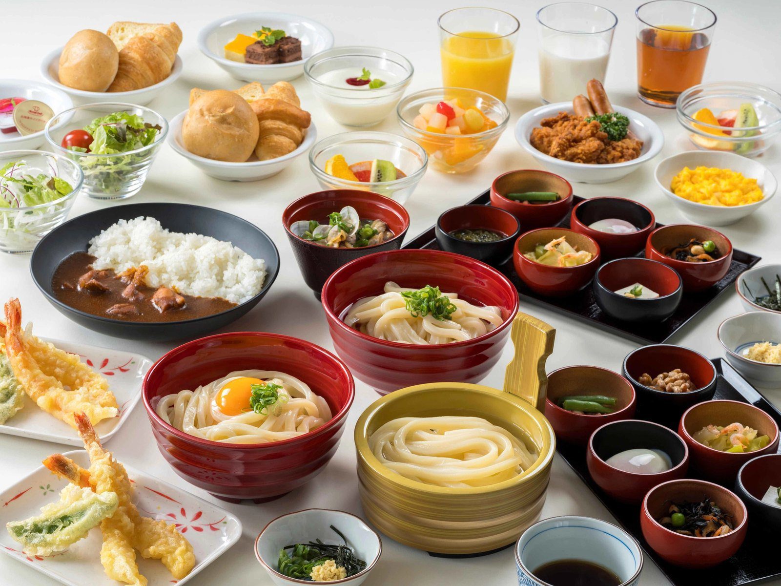 Dormy Inn 高松 早餐的讚岐烏龍麵、天婦羅與小缽