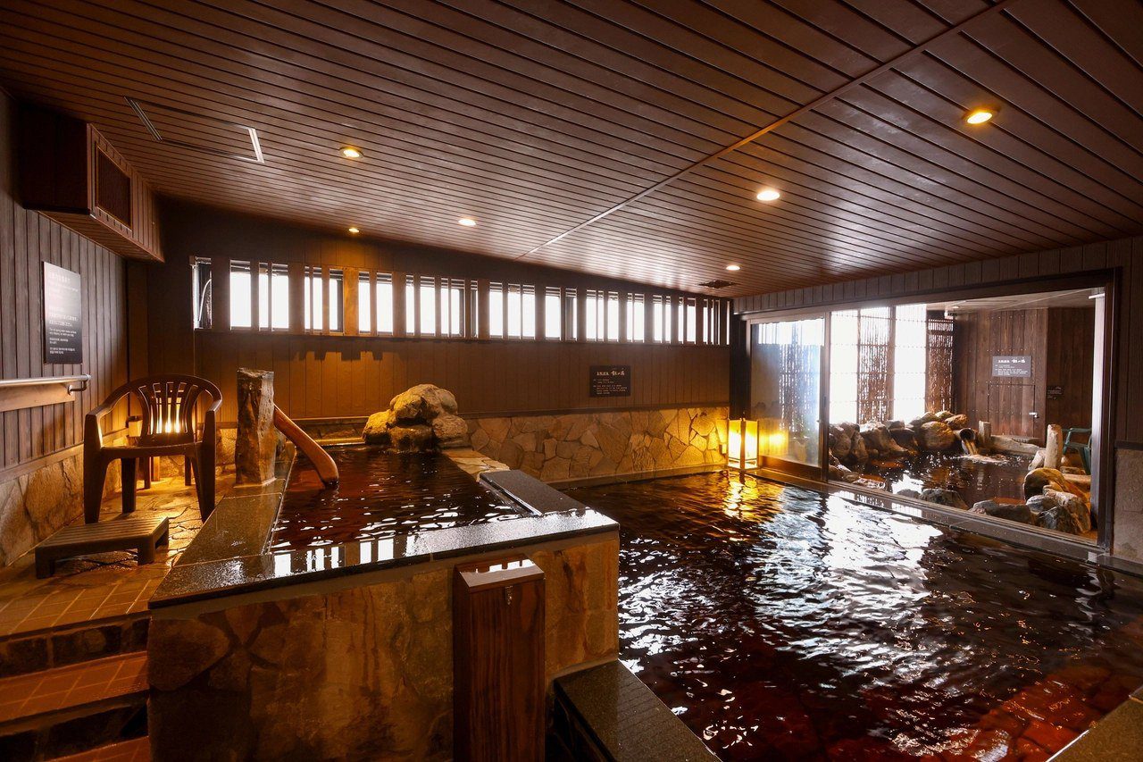 Dormy Inn 富山 男湯的高見之湯流進茶褐色的內湯