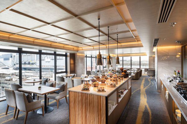京都站希爾頓逸林酒店 9 樓行政酒廊的餐檯