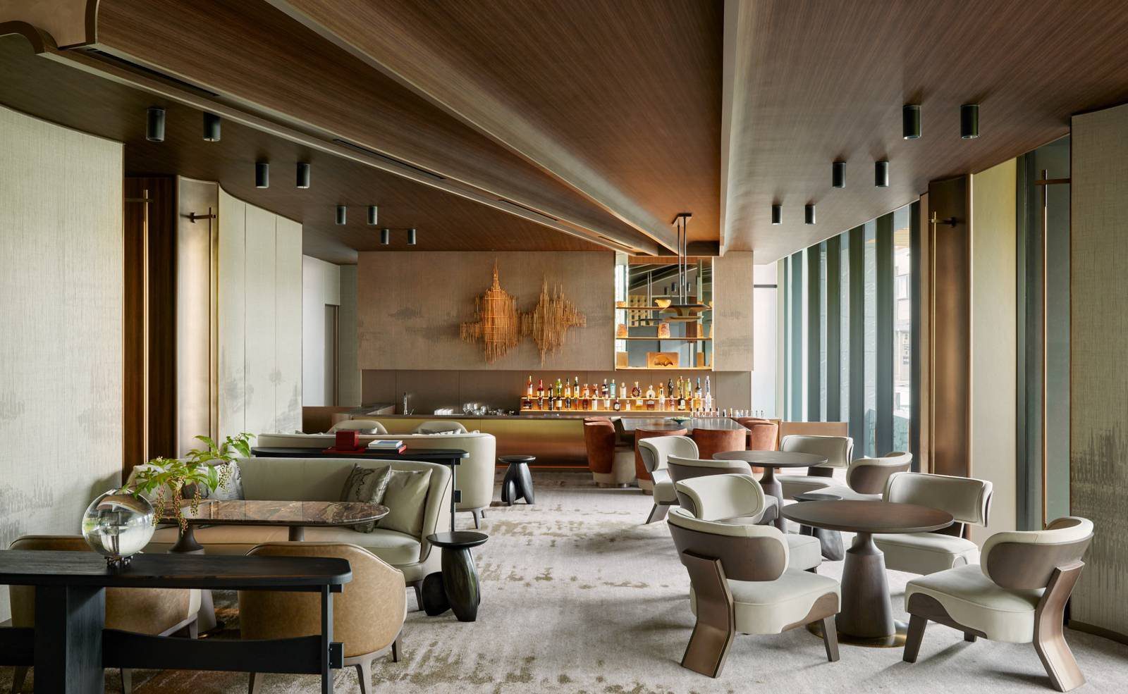 京都都喜天闕酒店 Dusit Gallery 大廳休息區的沙發座位與吧台