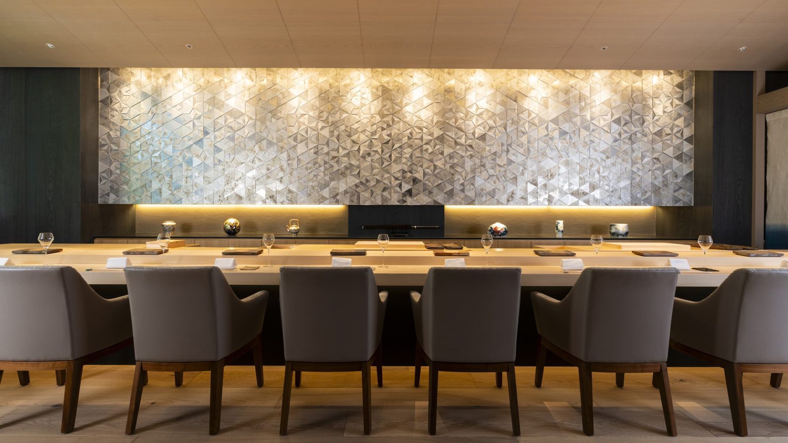 京都四季酒店 Sushi Ginza Onodera 的檜木吧台