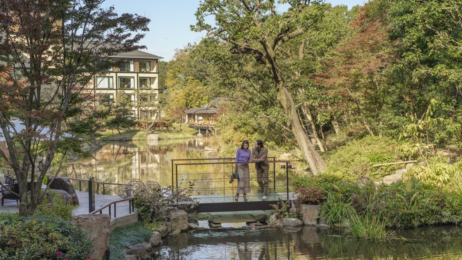 京都四季酒店 橫過池庭的木橋