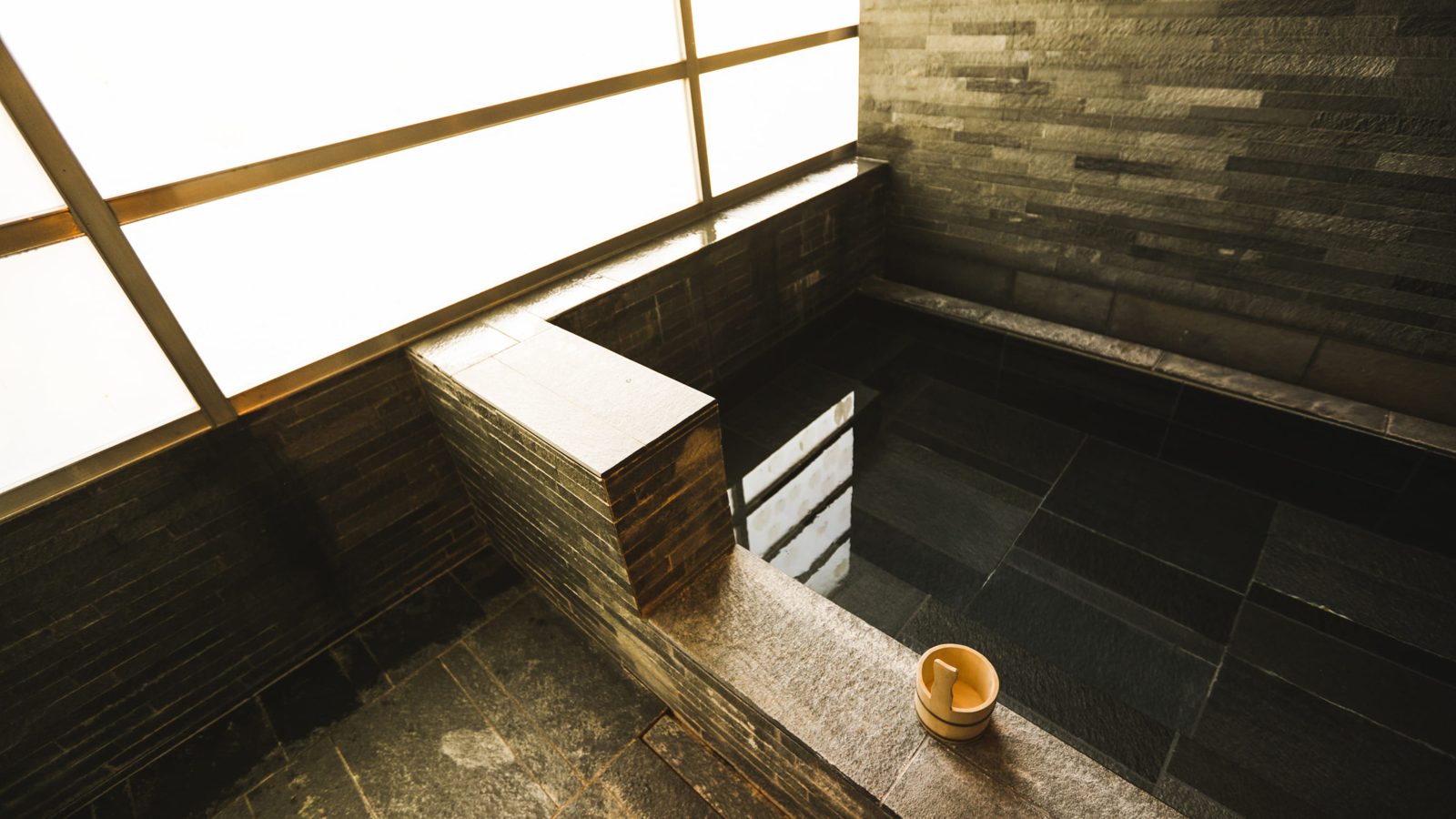 東京丸之內四季酒店 Yabu Pushelberg 設計的 SPA 與日式 ofuro