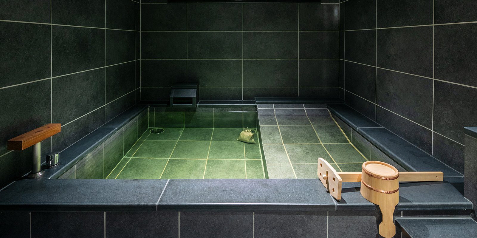 馥府 奈良 Spa 內的包租藥湯浴池