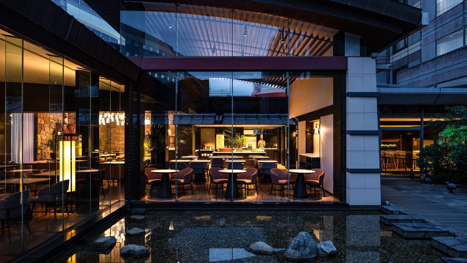福岡君悅酒店 飯店入口與周邊的夜景