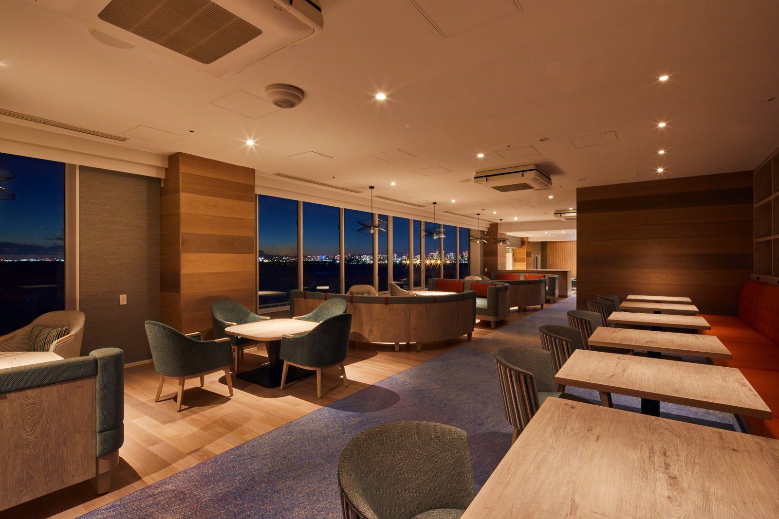 東京灣舞濱日航大酒店 12 樓 Nikko Lounge 夜間