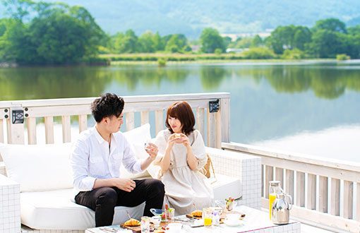 函館大沼 鶴雅度假村 EPUY 在湖上露台吃早餐