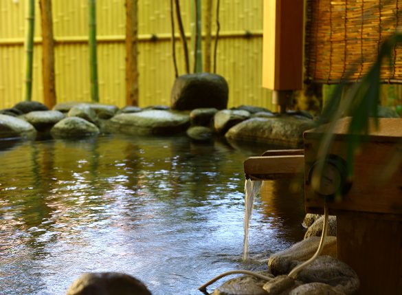 箱根小涌谷溫泉 水之音 庭園的岩露天風呂