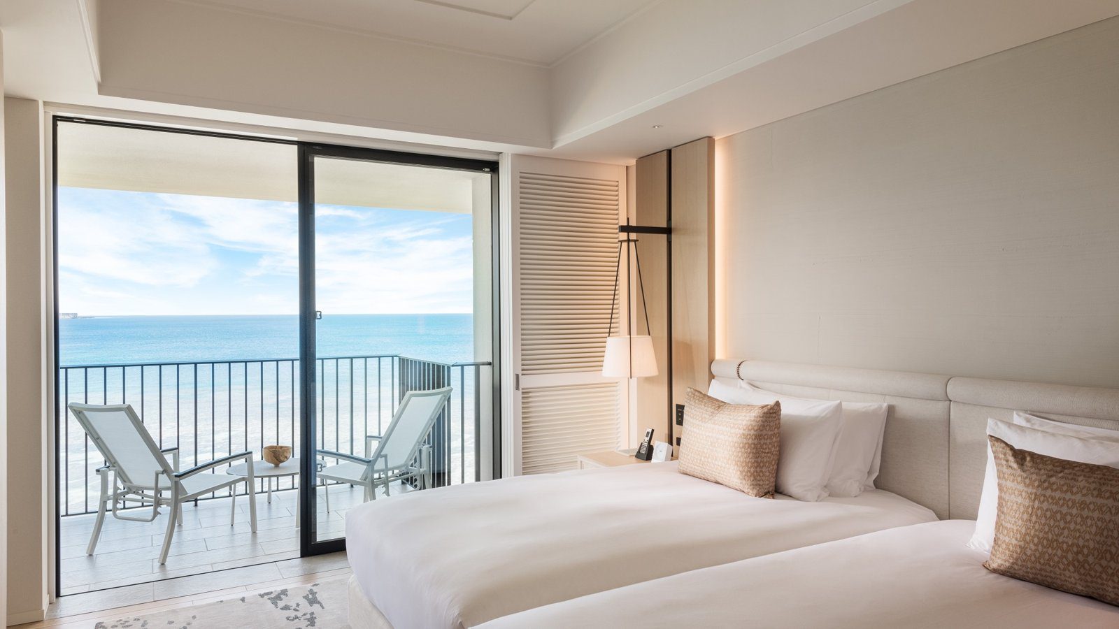 沖繩海麗客蘭尼 Premier Club Ocean Front 客房與陽台海景