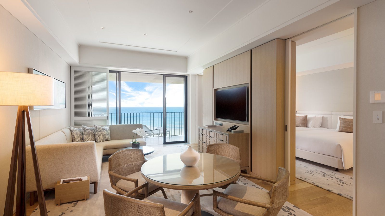 沖繩海麗客蘭尼 Executive Ocean Front Suite 起居區