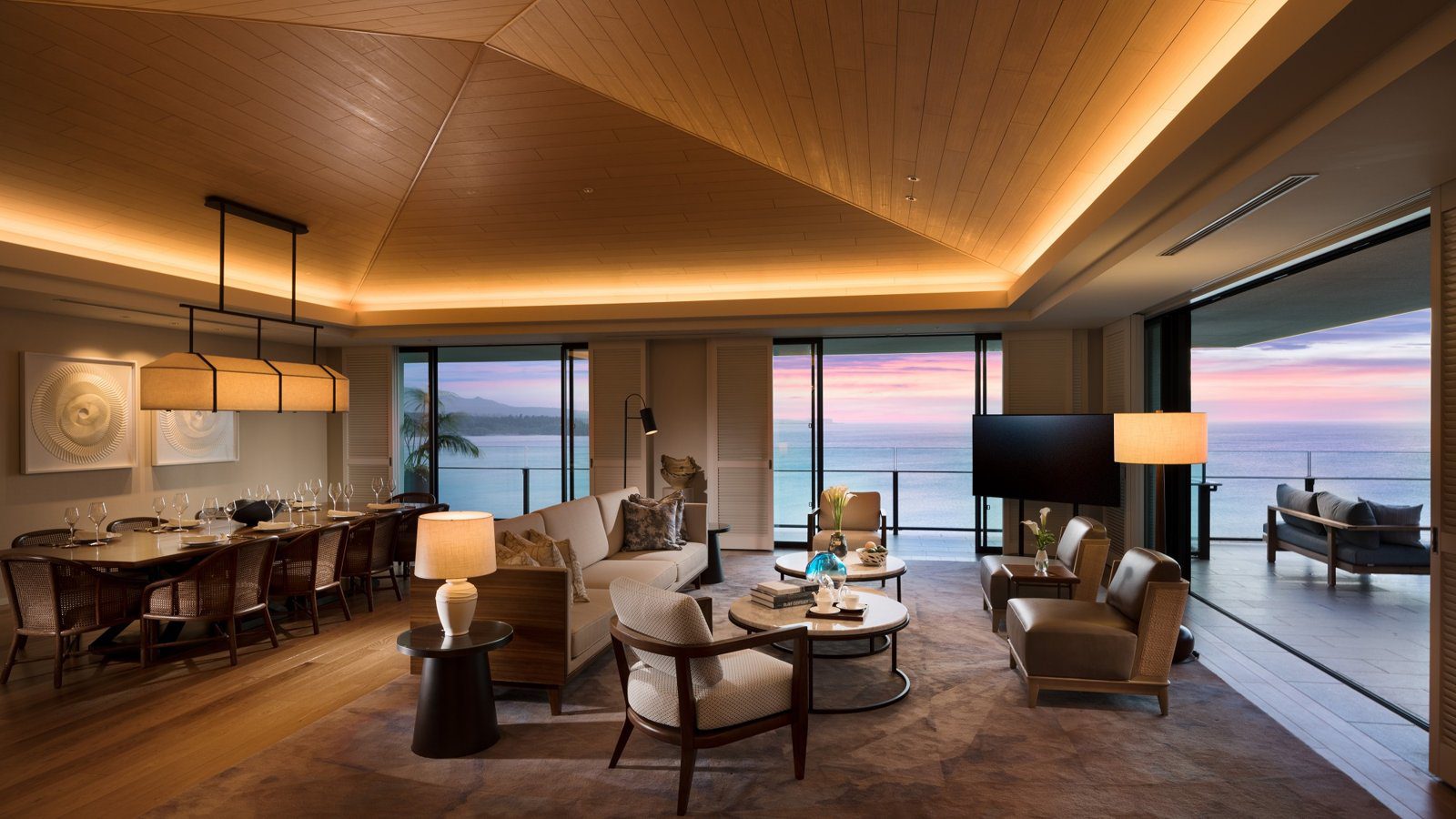 沖繩海麗客蘭尼 Halekulani Suite 客廳與餐桌
