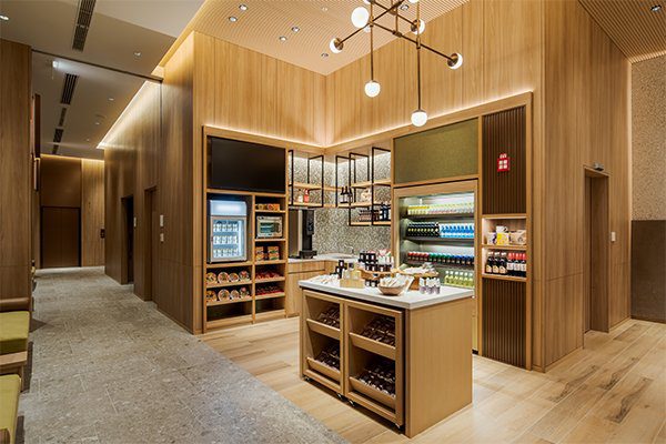 京都四條烏丸希爾頓花園酒店 24 小時營業的 The Shop