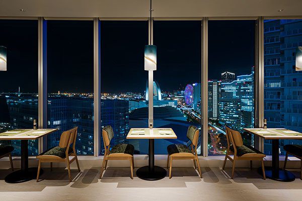 橫濱港未來希爾頓花園酒店 Together & Co. 窗外的港未來夜景