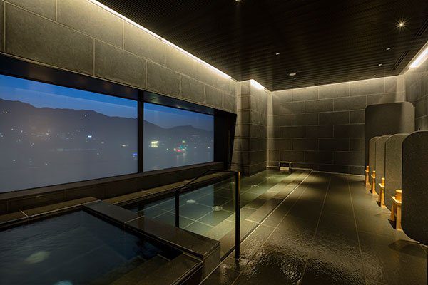 長崎希爾頓酒店 6 樓溫浴設施的浴池