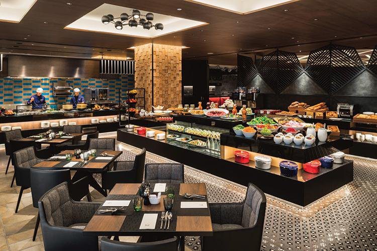 大阪希爾頓酒店 開放廚房與自助餐檯的 Folk Kitchen