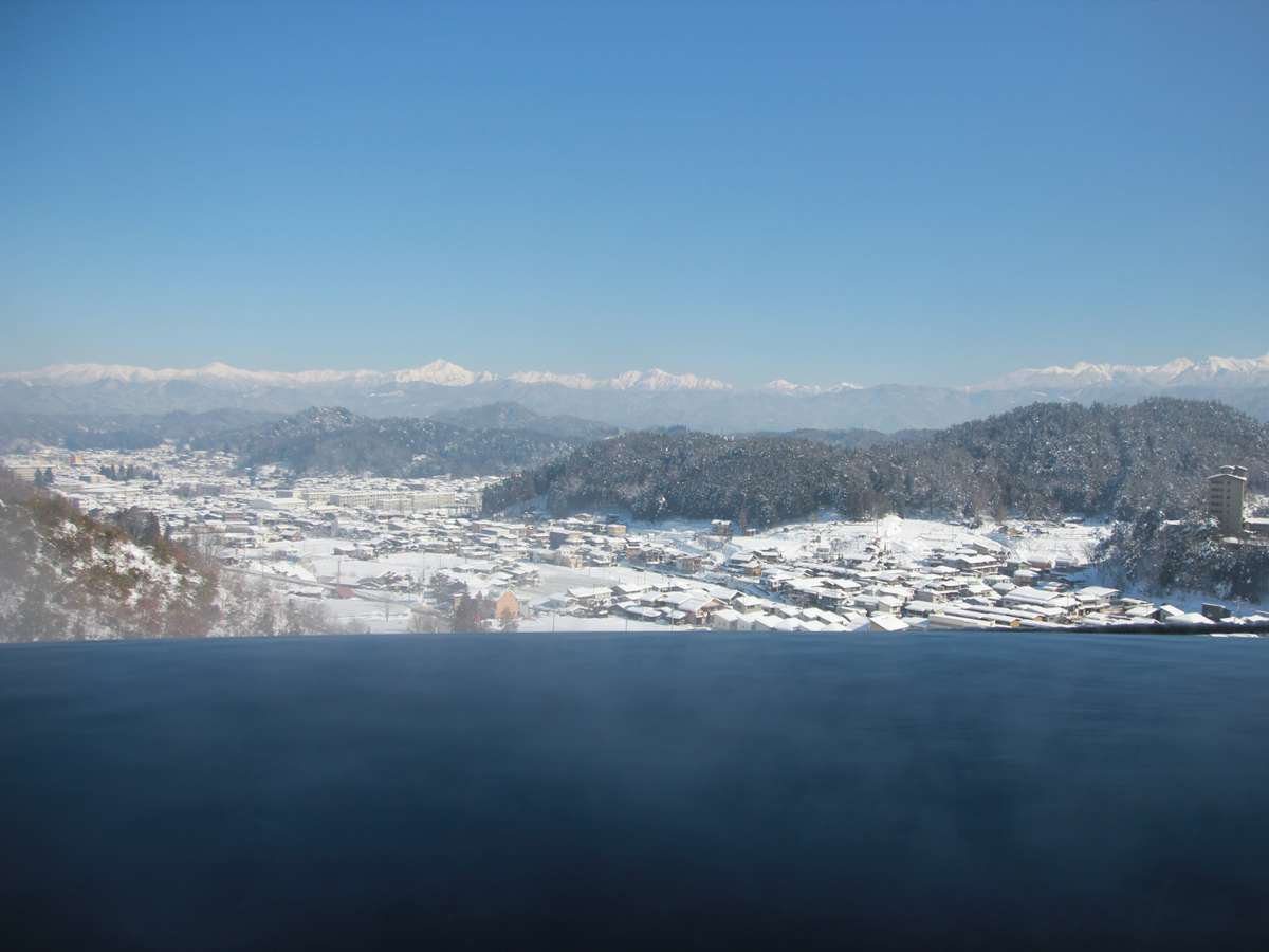 高山希爾頓度假酒店 溫泉棟 7 樓的無邊際露天浴池