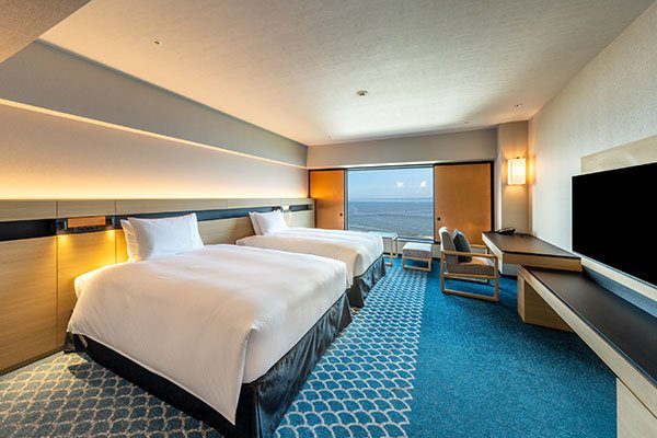 東京灣希爾頓酒店 Deluxe 雙床客房與海景窗