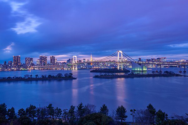 東京台場希爾頓酒店 客房望出去的彩虹大橋夜景