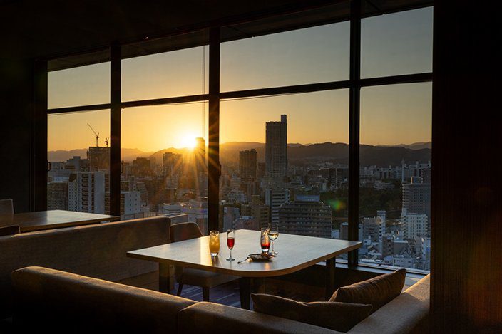 廣島格蘭比亞大酒店 21 樓 Granvia Lounge 夕陽窗景