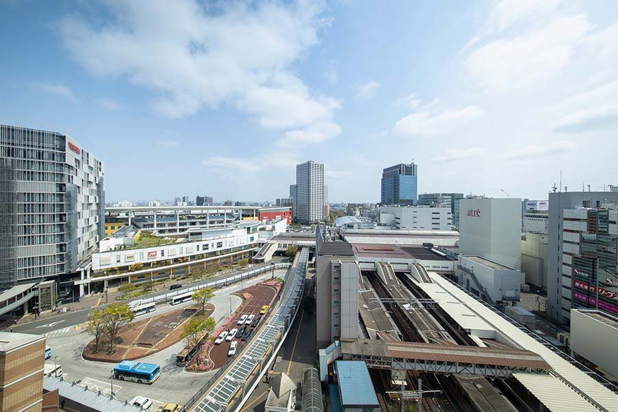 川崎大都會大飯店 Urban Corner 客房窗外的川崎站與鐵道
