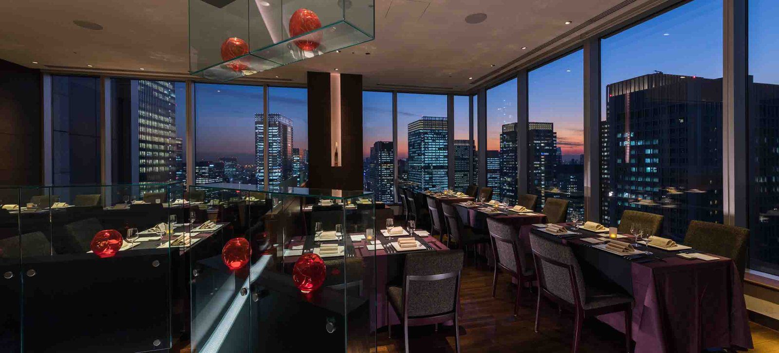 東京丸之內大都會大飯店 27 樓 TENQOO 餐廳夜景