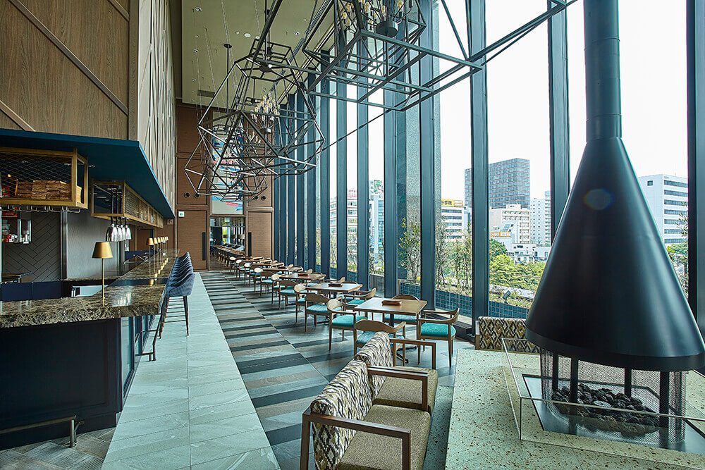 仙台東大都會大飯店 FOREST KITCHEN 挑高餐廳與壁爐