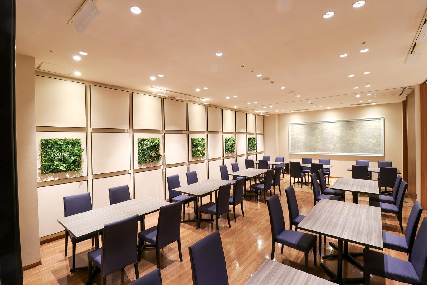 高崎大都會大飯店 Brasserie Laurier 餐廳用餐區