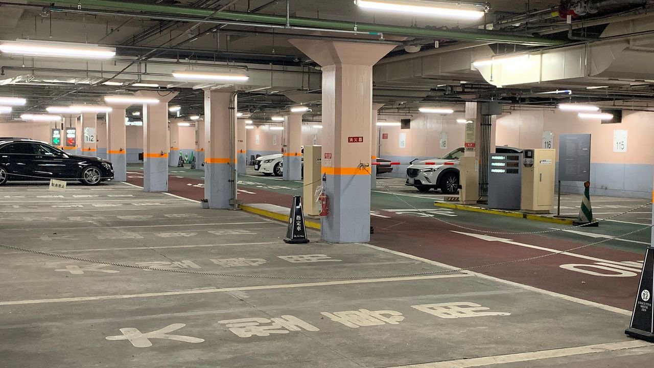 東京新大谷飯店 飯店室內停車場