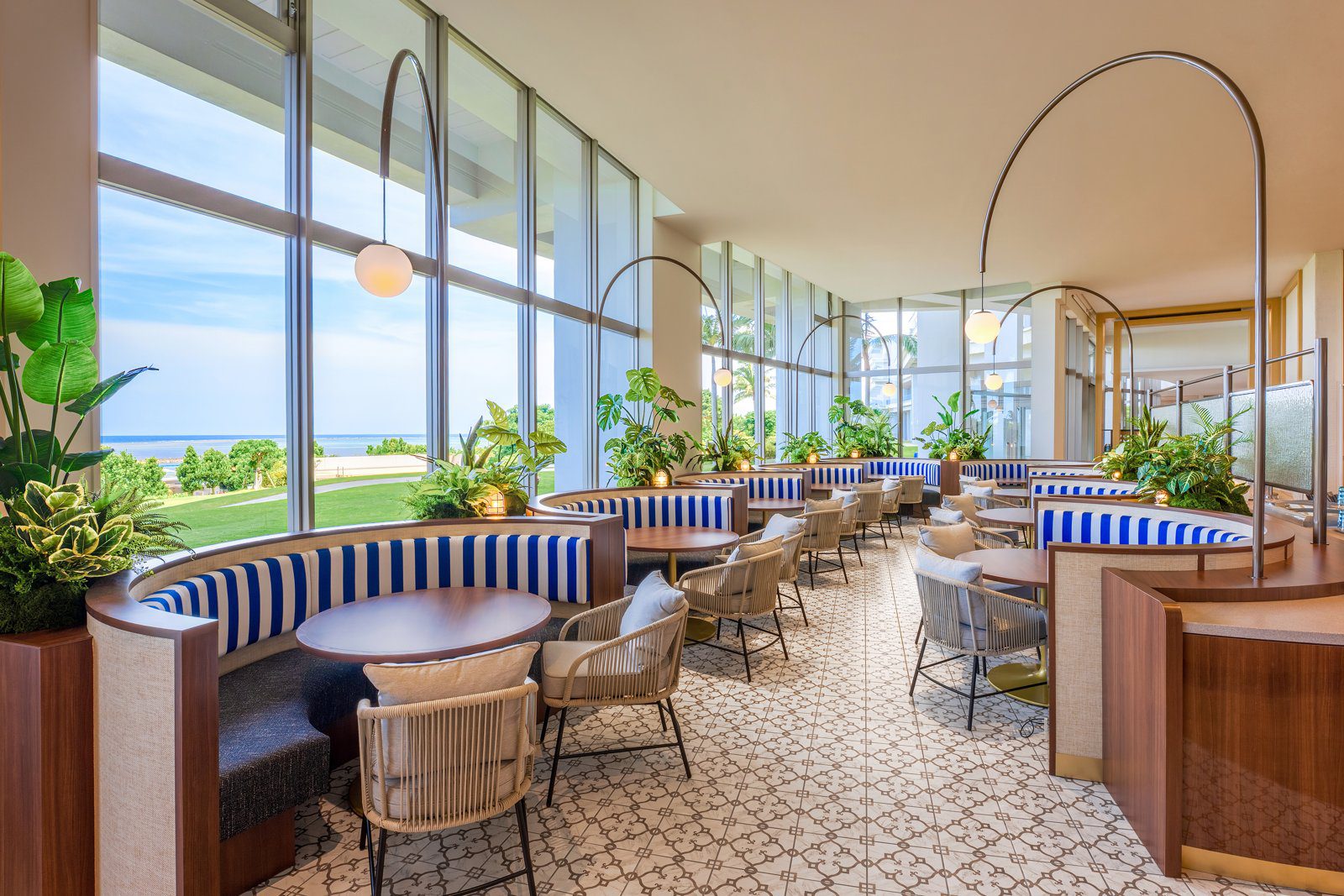 Orion 本部度假 SPA 飯店 Orion Brasserie & Table 的挑高用餐區