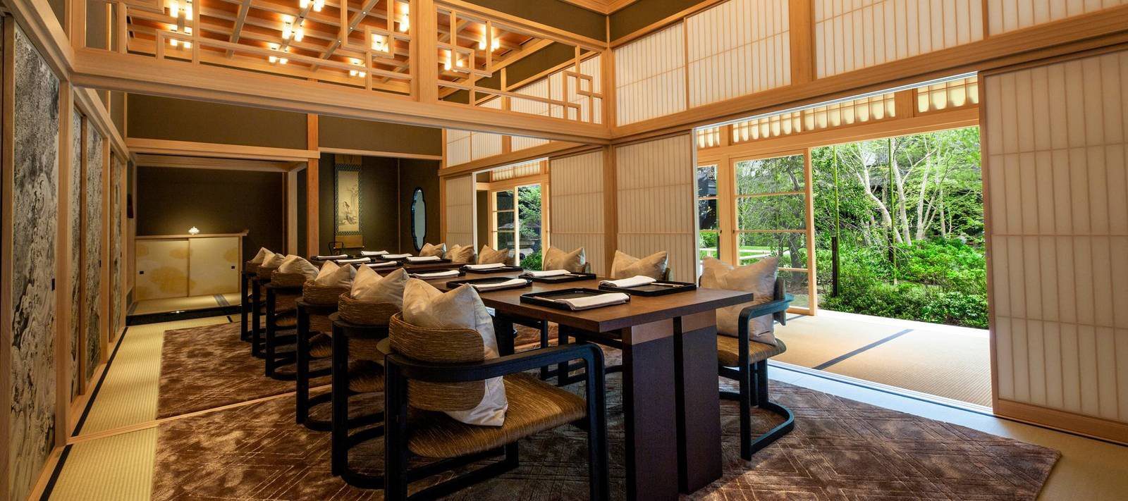 京都三井酒店 SHIKI-NO-MA 的檜木和室與庭園窗景
