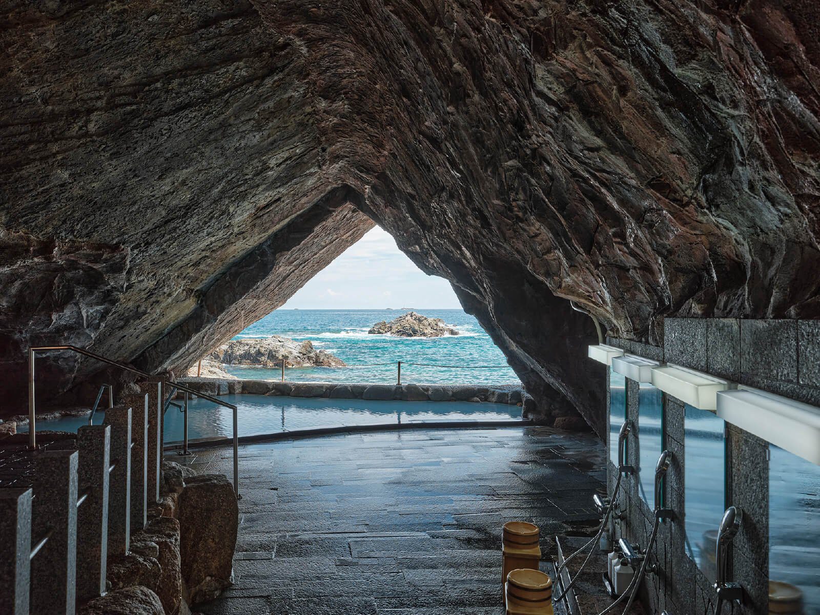 南紀勝浦 浦島飯店 名震全日本「忘歸洞」與「玄武洞」，海浪拍岸之海蝕洞穴秘湯