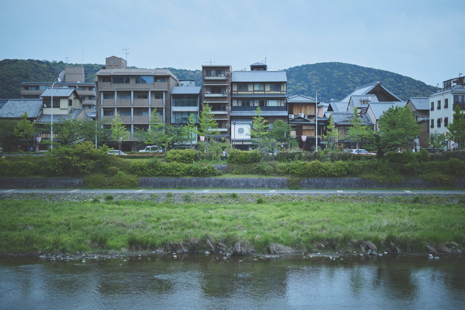 Hotel VMG Kyoto 鴨川 隔著鴨川的對岸街景