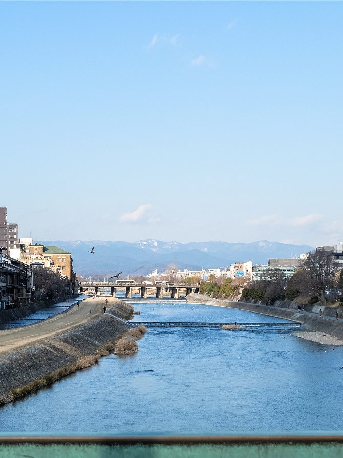 Hotel VMG Kyoto 鴨川 鴨川的水邊