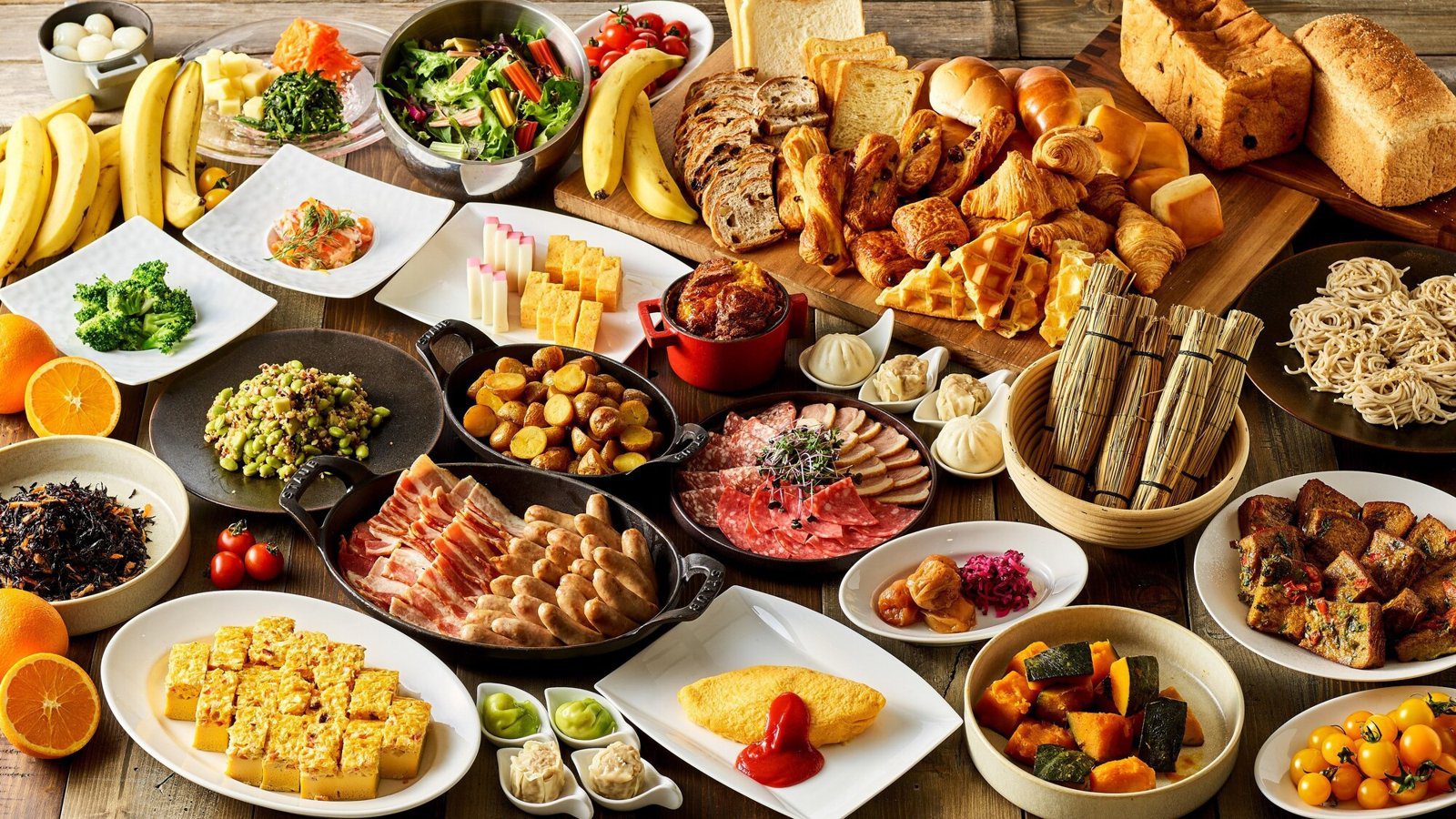 東京灣凱悅麗晶酒店 早餐自助的麵包、沙拉、玉子燒與熱食