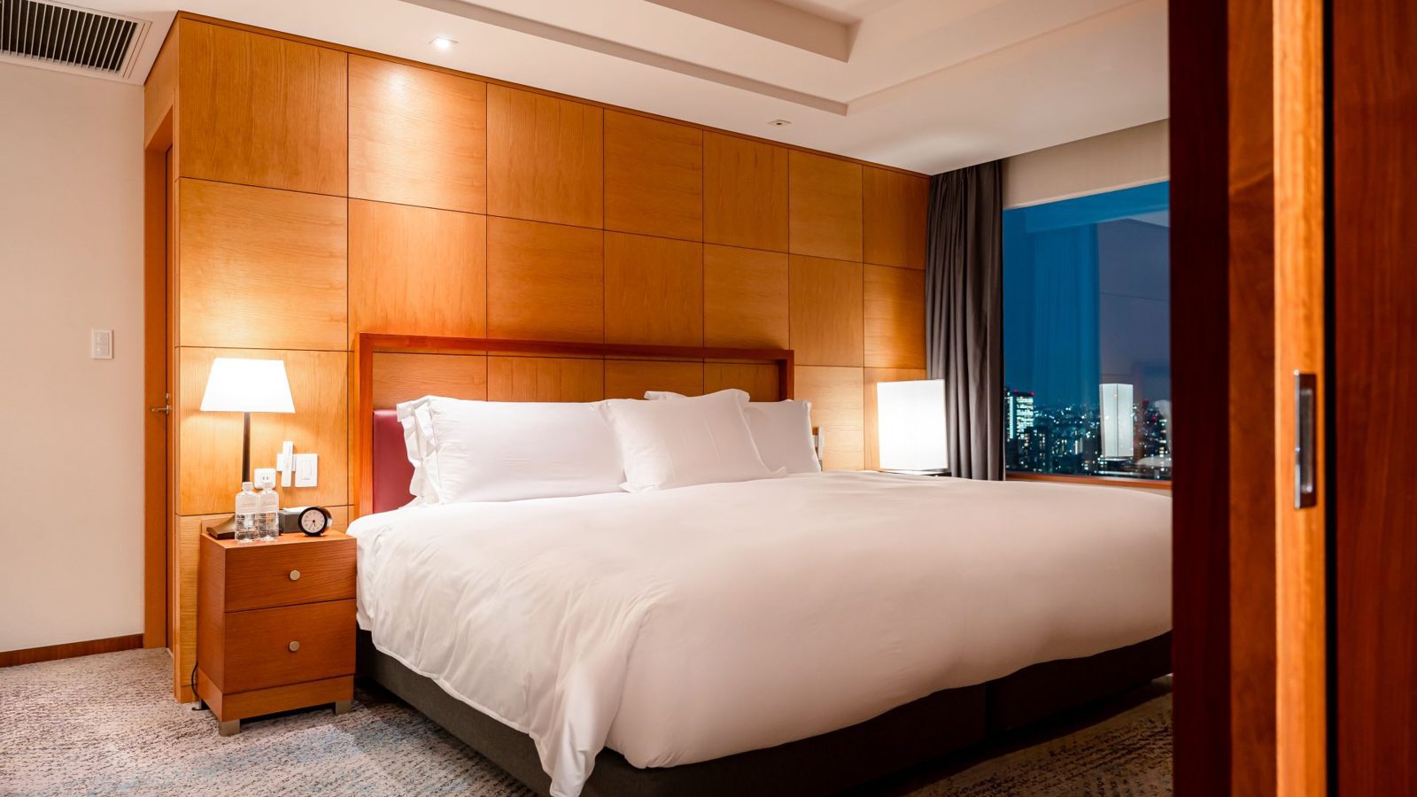 洲際酒店東京品川 Club InterContinental Suite 的臥室