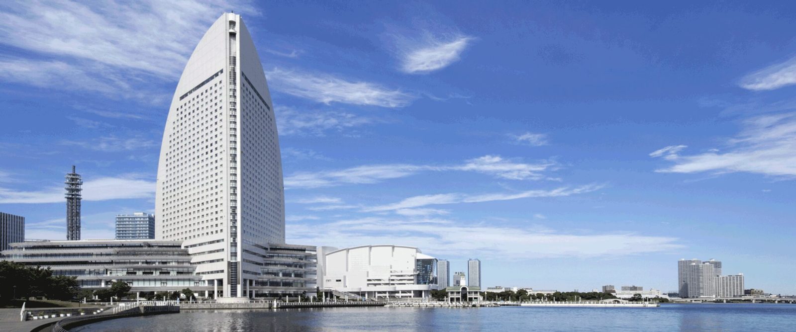 橫濱格蘭洲際大酒店 帆船造型的外觀與港未來的海
