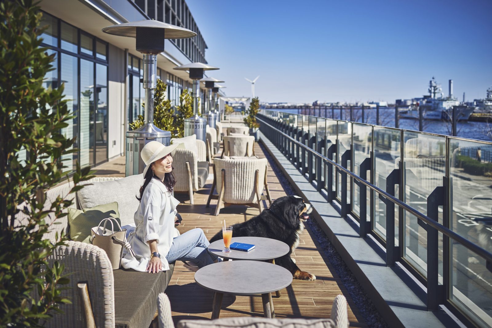 洲際酒店橫濱 Pier 8 Larboard 的濱水露台