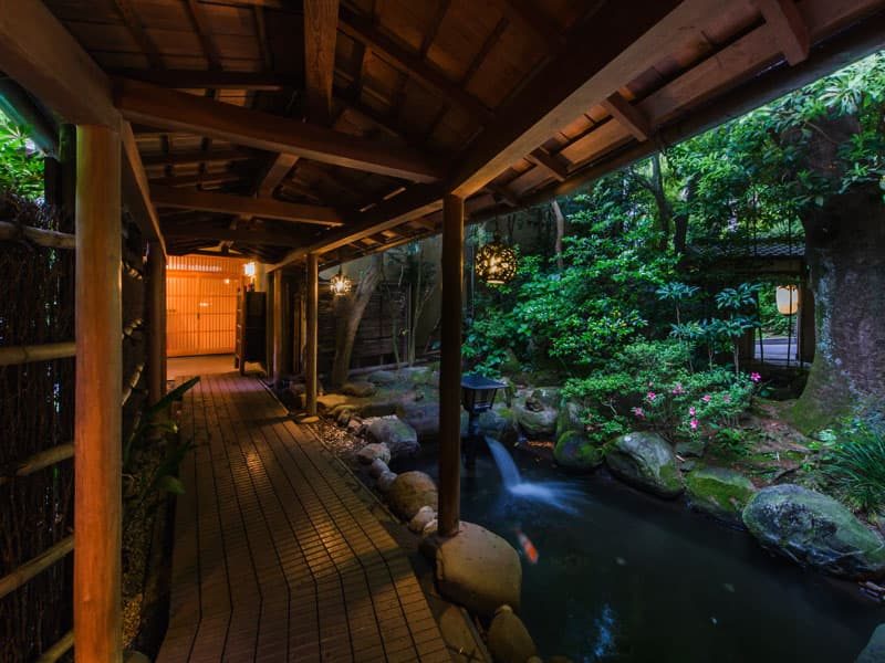 伊東溫泉 淘心庵 米屋 庭園的渡り廊下