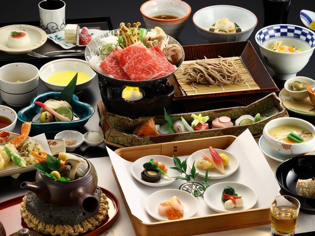 出雲 古之宿 佳雲 當季會席的和牛鍋、蕎麥與前菜