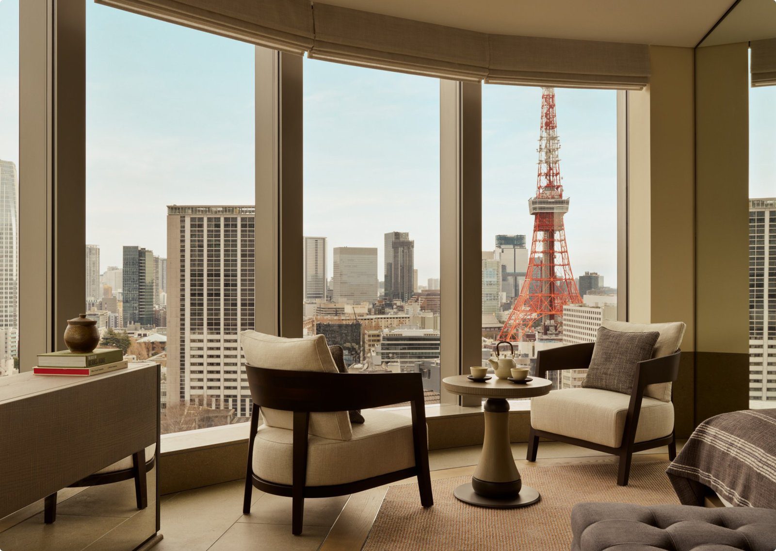 Janu 東京 Corner Suite 弧形落地窗外的東京鐵塔