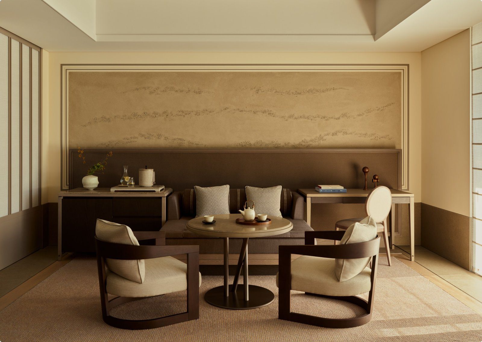 Janu 東京 Premier Room 的起居座位區