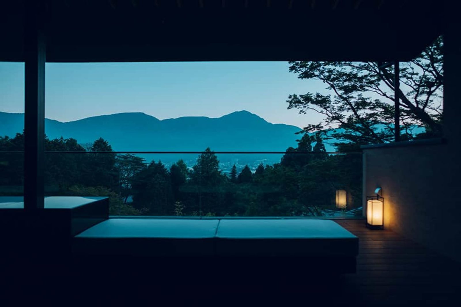 界 仙石原 客房浴池的窗景
