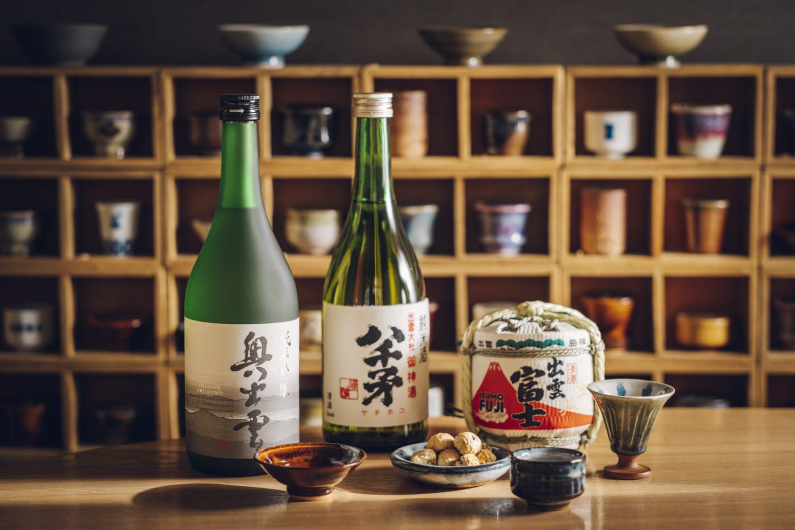 界 玉造 日本酒的吧台
