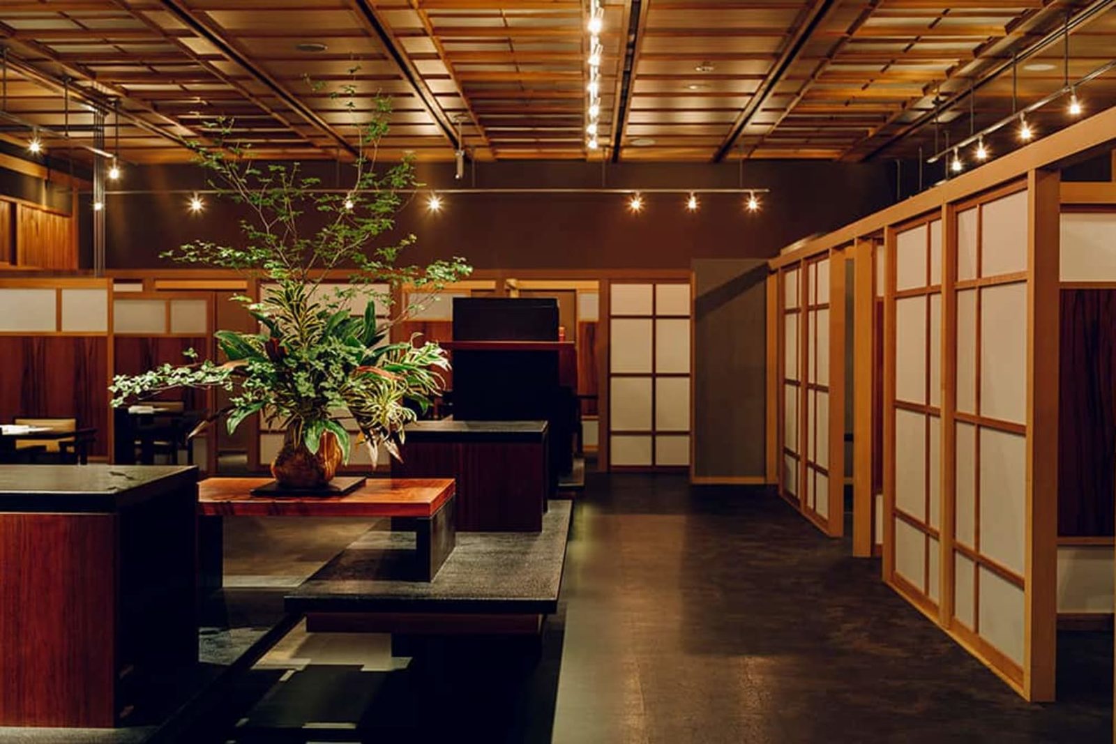 界 津輕 餐廳的燈籠
