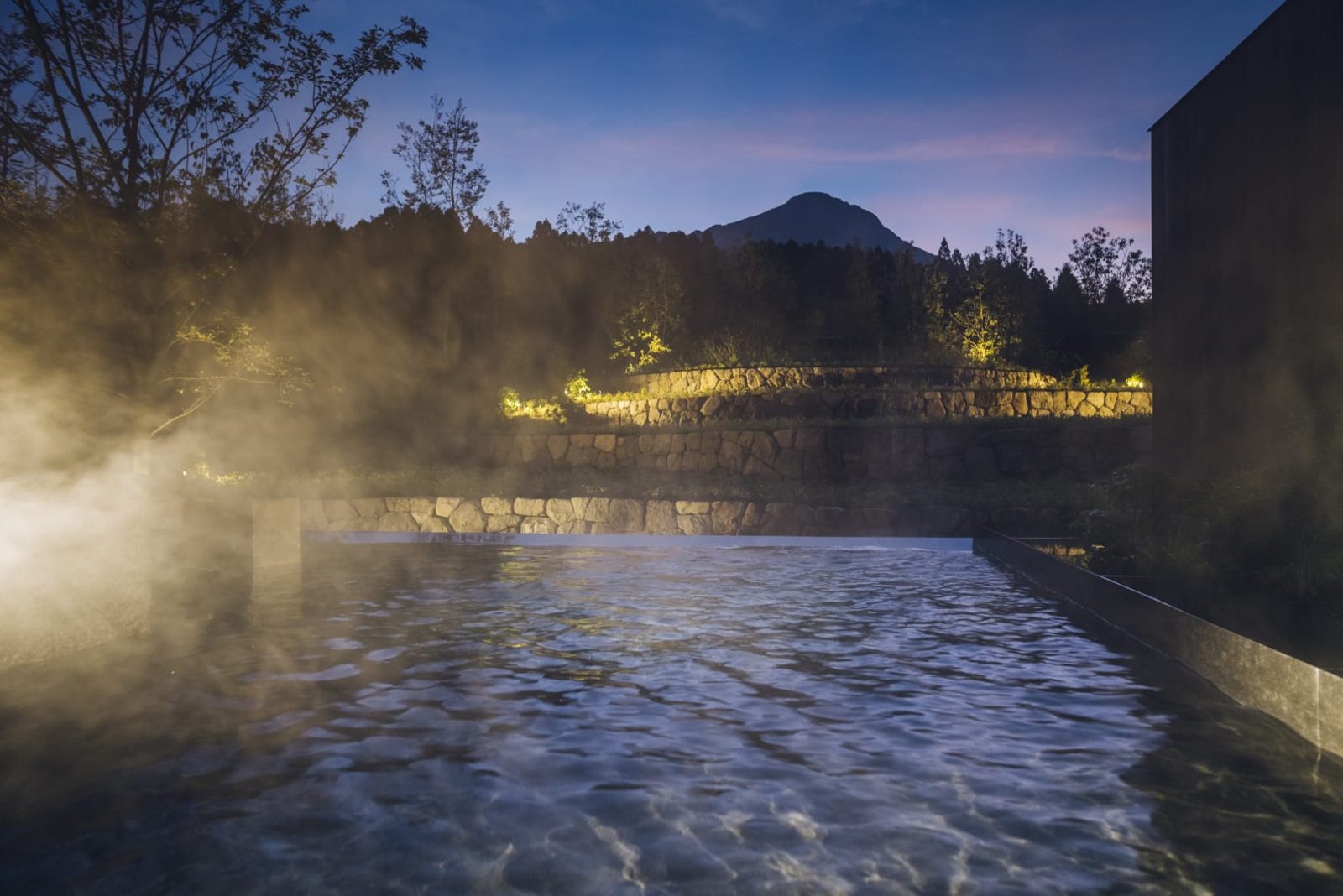 界 由布院 夜裡的露天溫泉