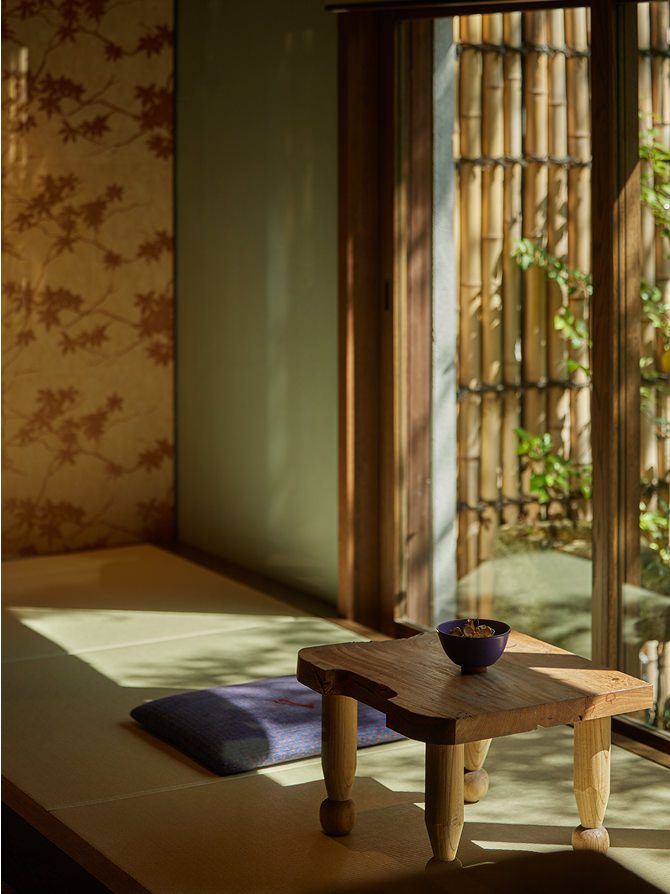 寧寧之道別邸 Kazeno Heritage 京都 金箔牆與矮桌